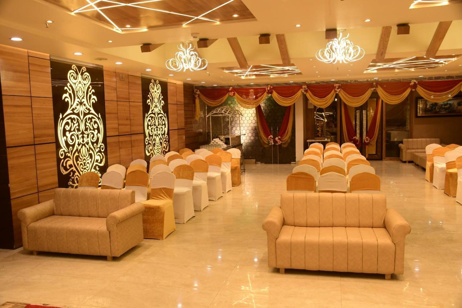 Hotel Gurveer Royal Lucknow Exterior photo