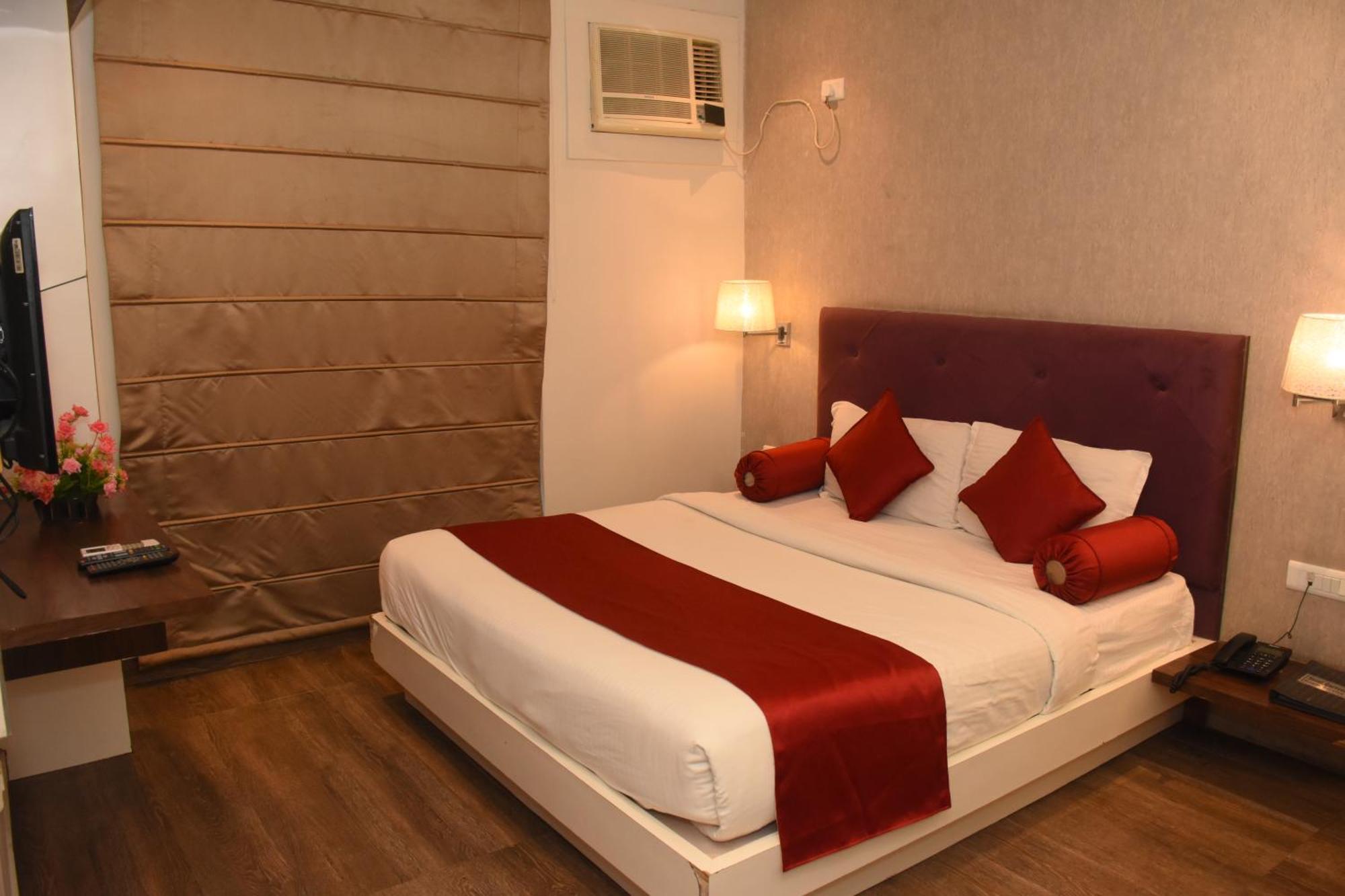 Hotel Gurveer Royal Lucknow Exterior photo