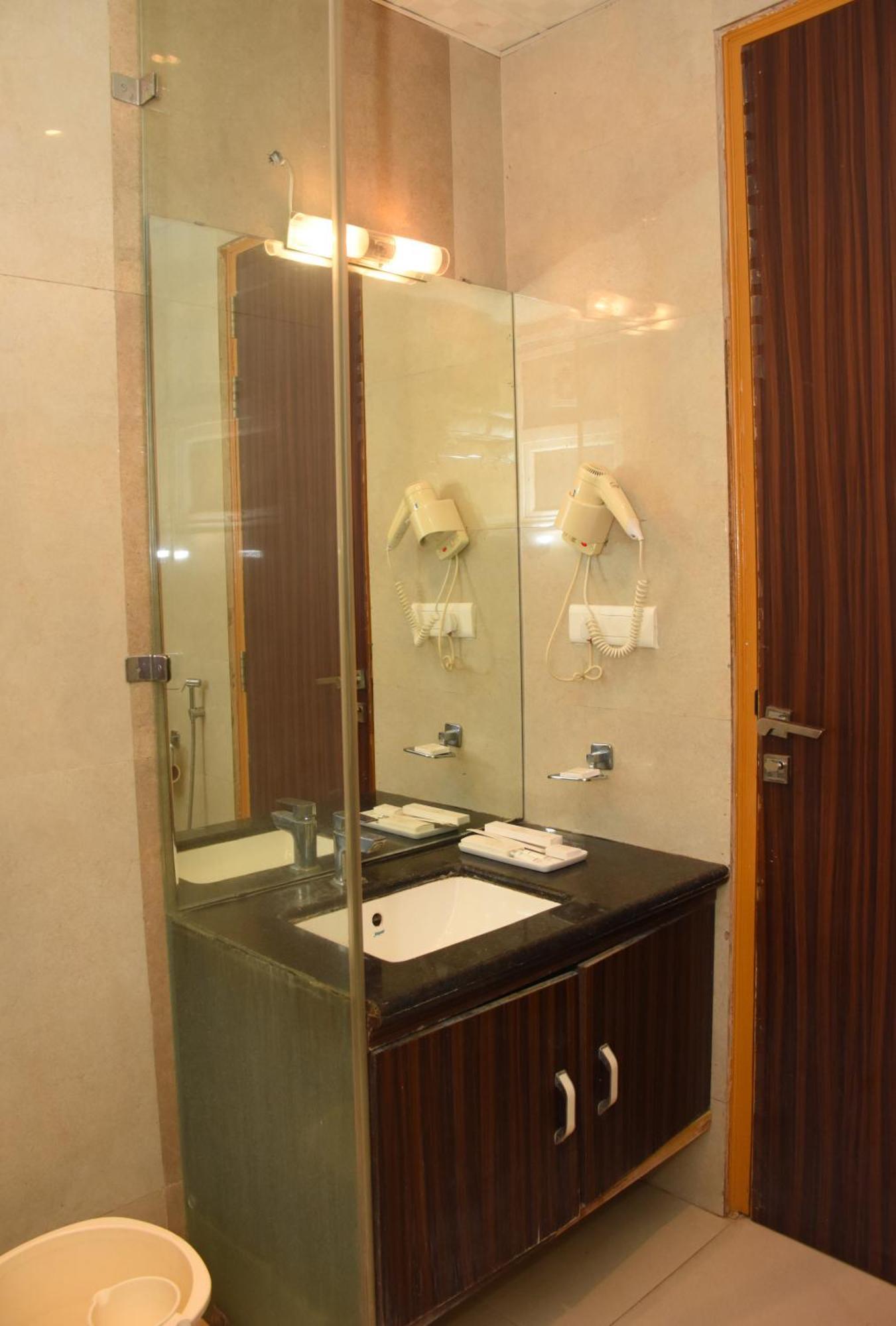 Hotel Gurveer Royal Lucknow Exterior photo