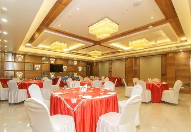 Hotel Gurveer Royal Lucknow Exterior photo