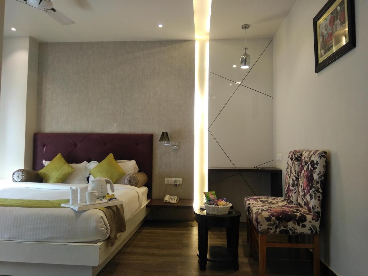 Hotel Gurveer Royal Lucknow Exterior photo